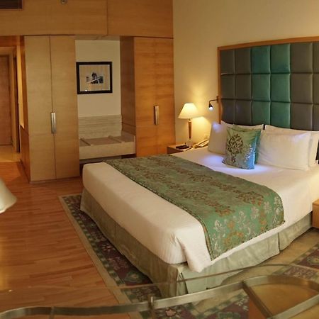 ทัชชาดิการ์ Hotel จัณฑีครห์ ห้อง รูปภาพ A room at the Taj Mahal Palace