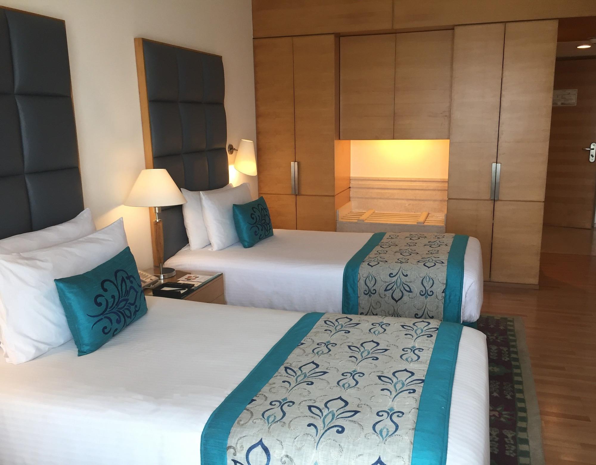 ทัชชาดิการ์ Hotel จัณฑีครห์ ภายนอก รูปภาพ A room at the hotel