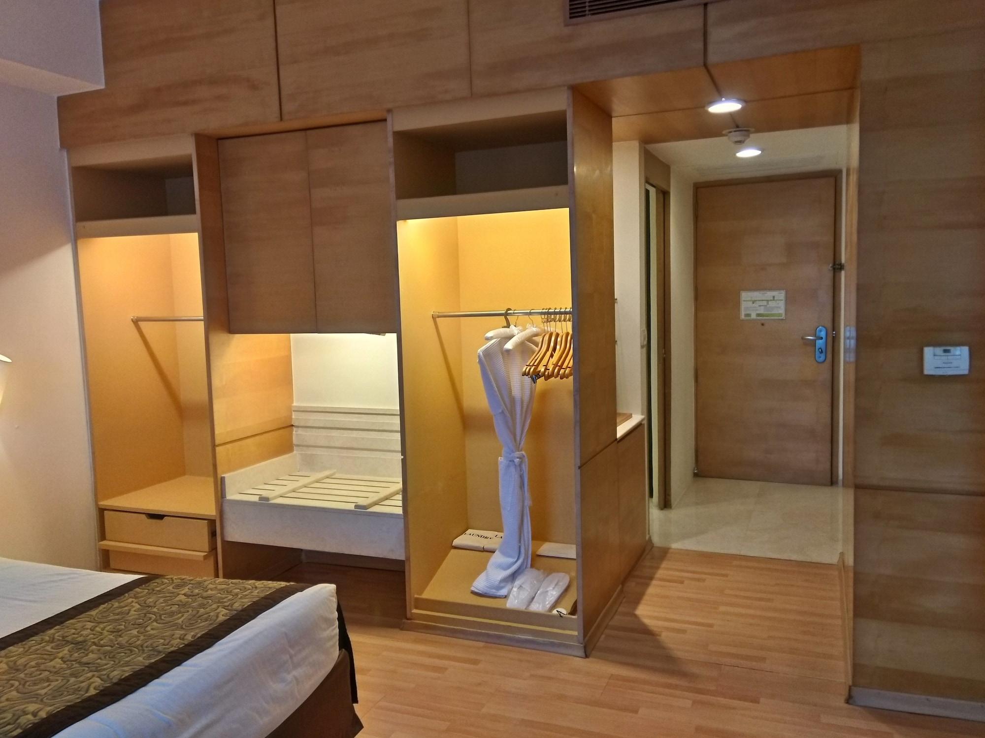 ทัชชาดิการ์ Hotel จัณฑีครห์ ภายนอก รูปภาพ A room at the hotel