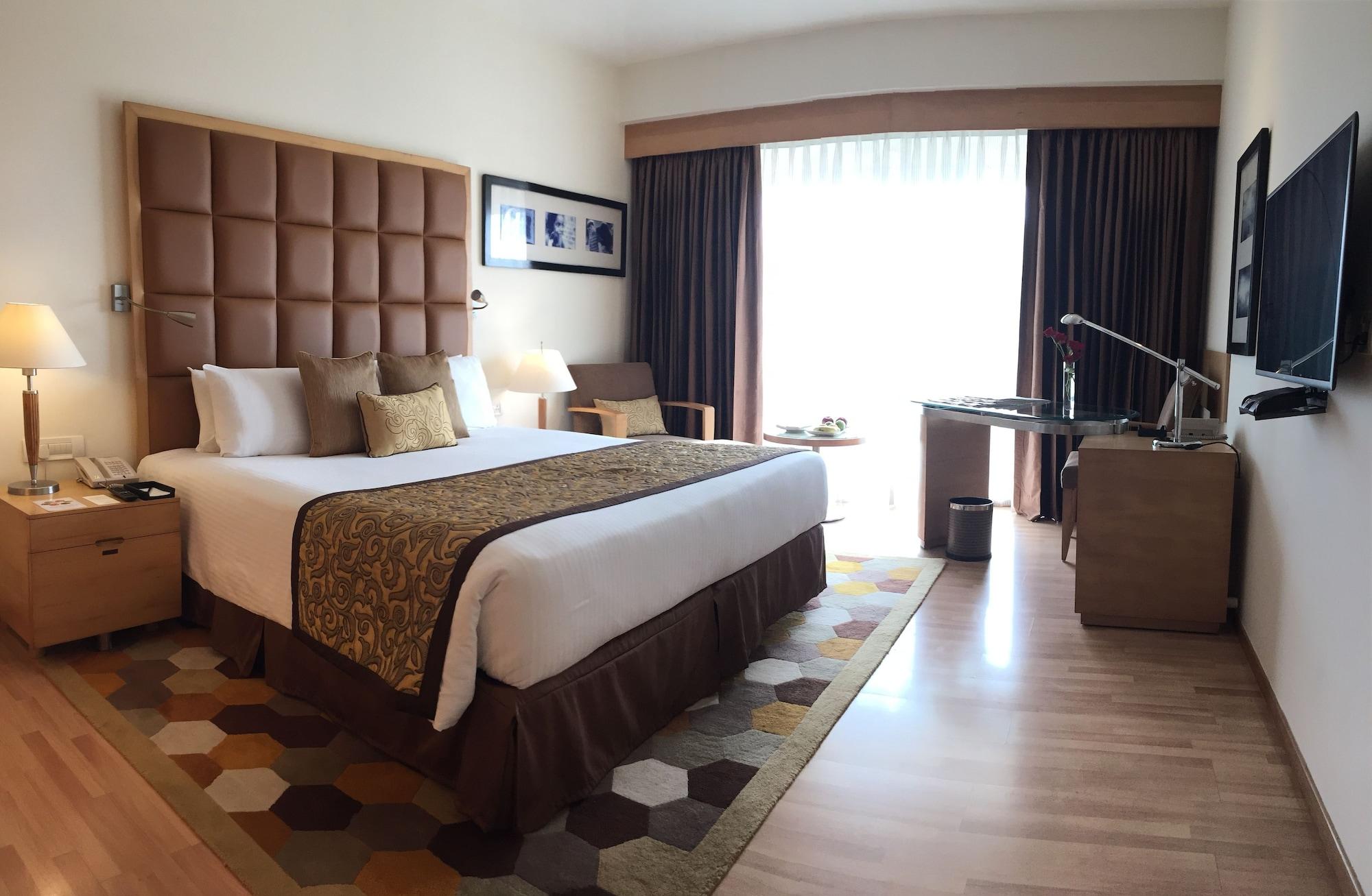 ทัชชาดิการ์ Hotel จัณฑีครห์ ภายนอก รูปภาพ A room at the hotel