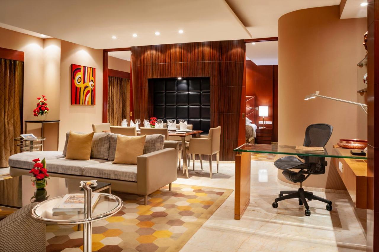 ทัชชาดิการ์ Hotel จัณฑีครห์ ภายนอก รูปภาพ Suite at the Taj Mahal Palace, Mumbai