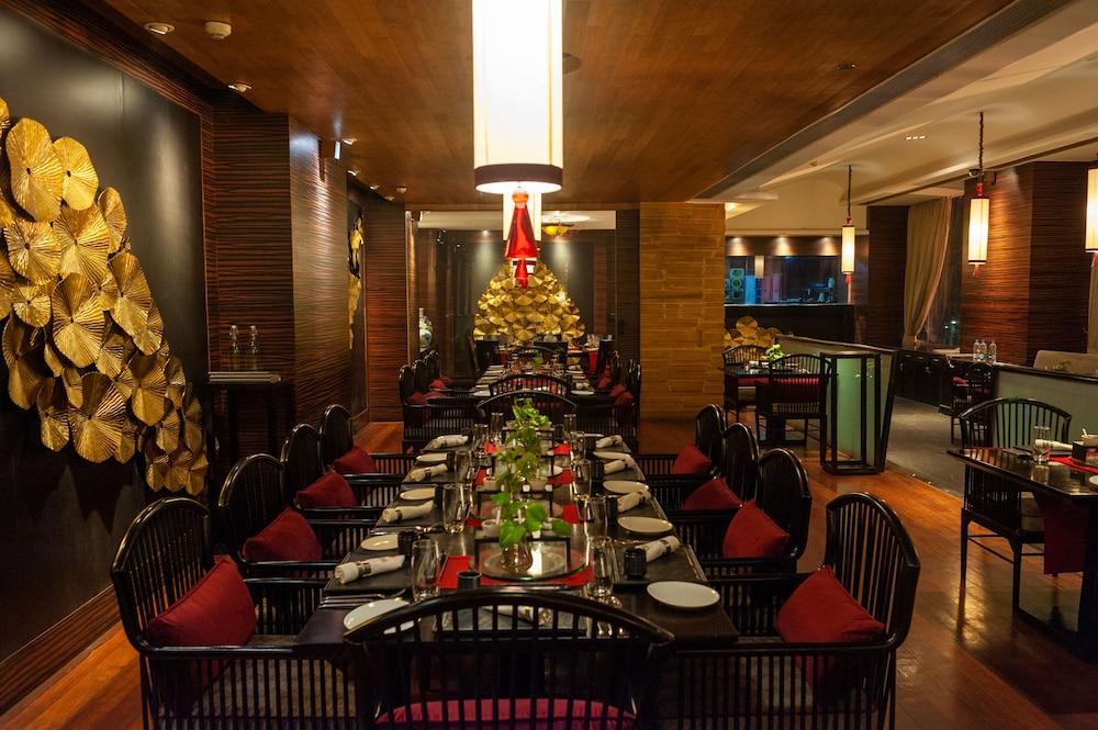 ทัชชาดิการ์ Hotel จัณฑีครห์ ภายนอก รูปภาพ The interior of the restaurant