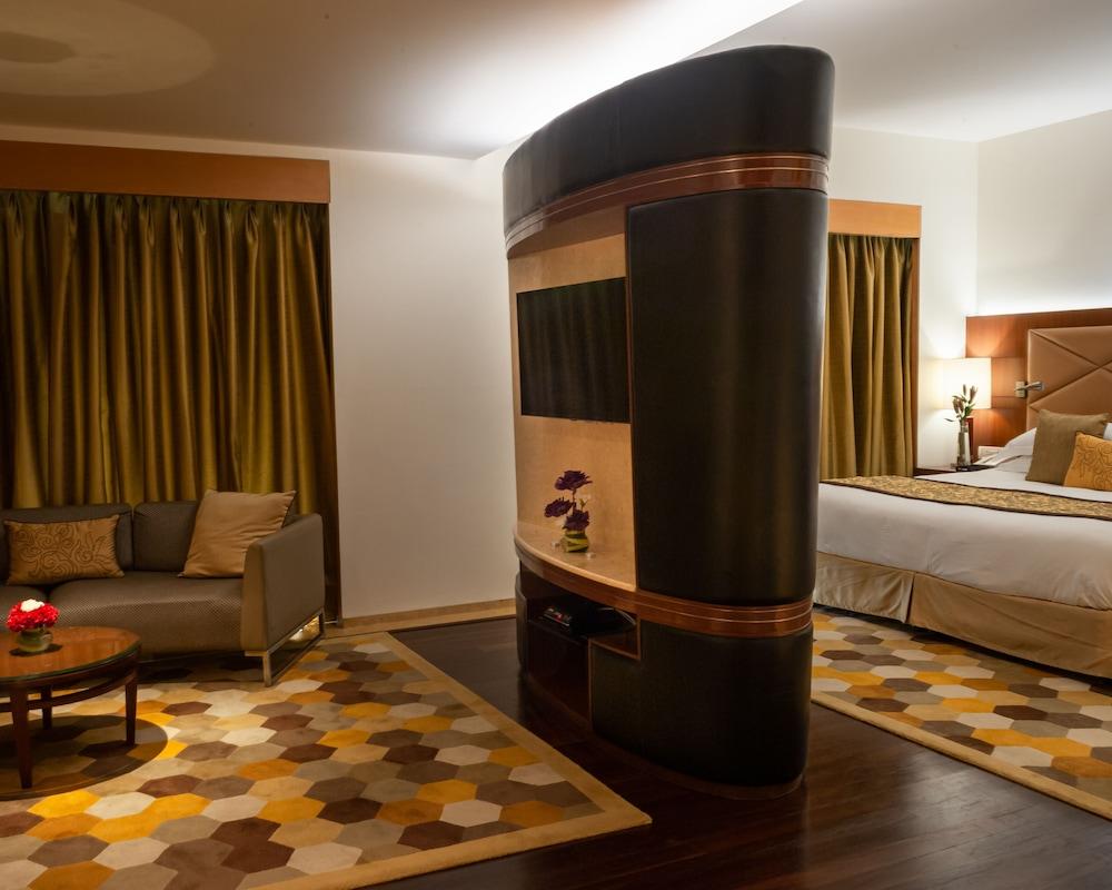 ทัชชาดิการ์ Hotel จัณฑีครห์ ภายนอก รูปภาพ A suite at the hotel