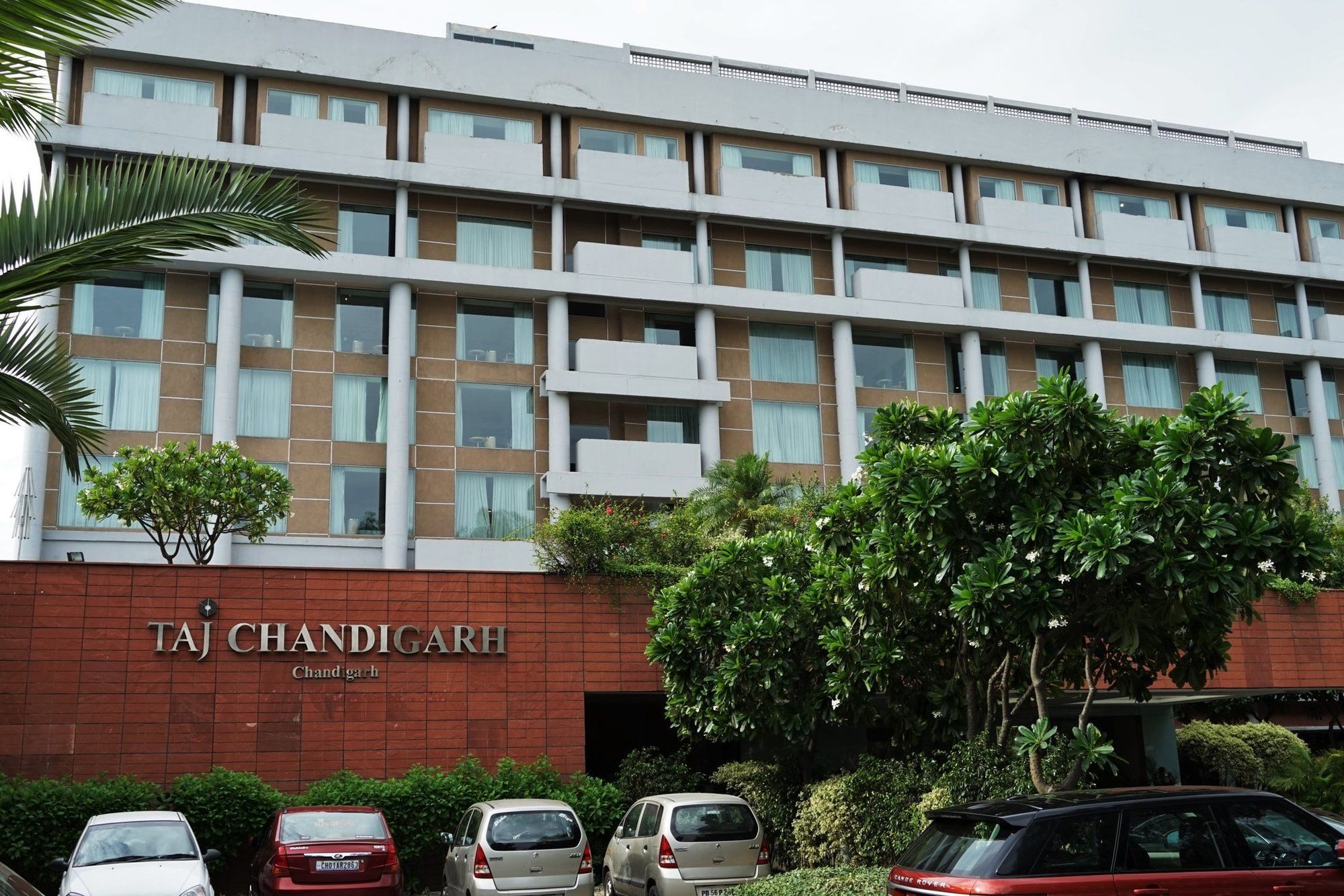 ทัชชาดิการ์ Hotel จัณฑีครห์ ภายนอก รูปภาพ Taj Chandigarh