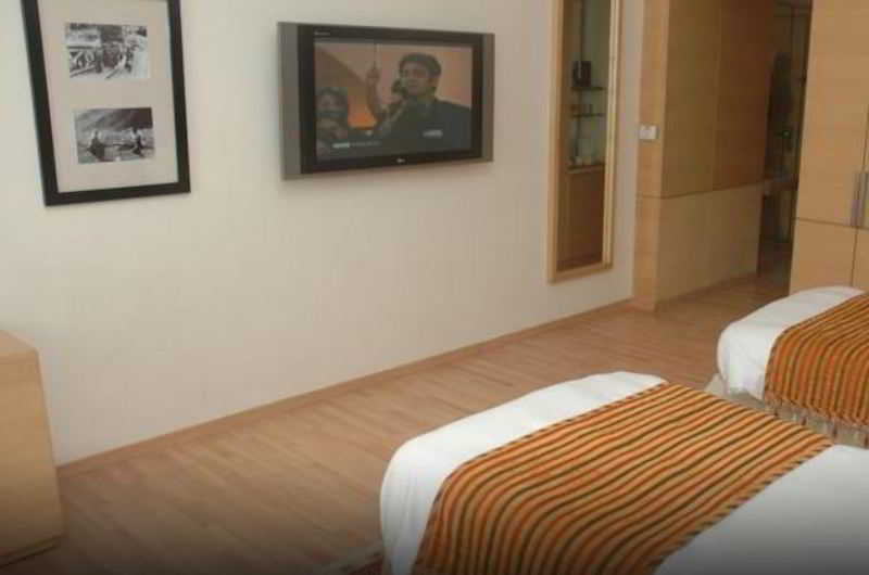 ทัชชาดิการ์ Hotel จัณฑีครห์ ภายนอก รูปภาพ A room at the hotel