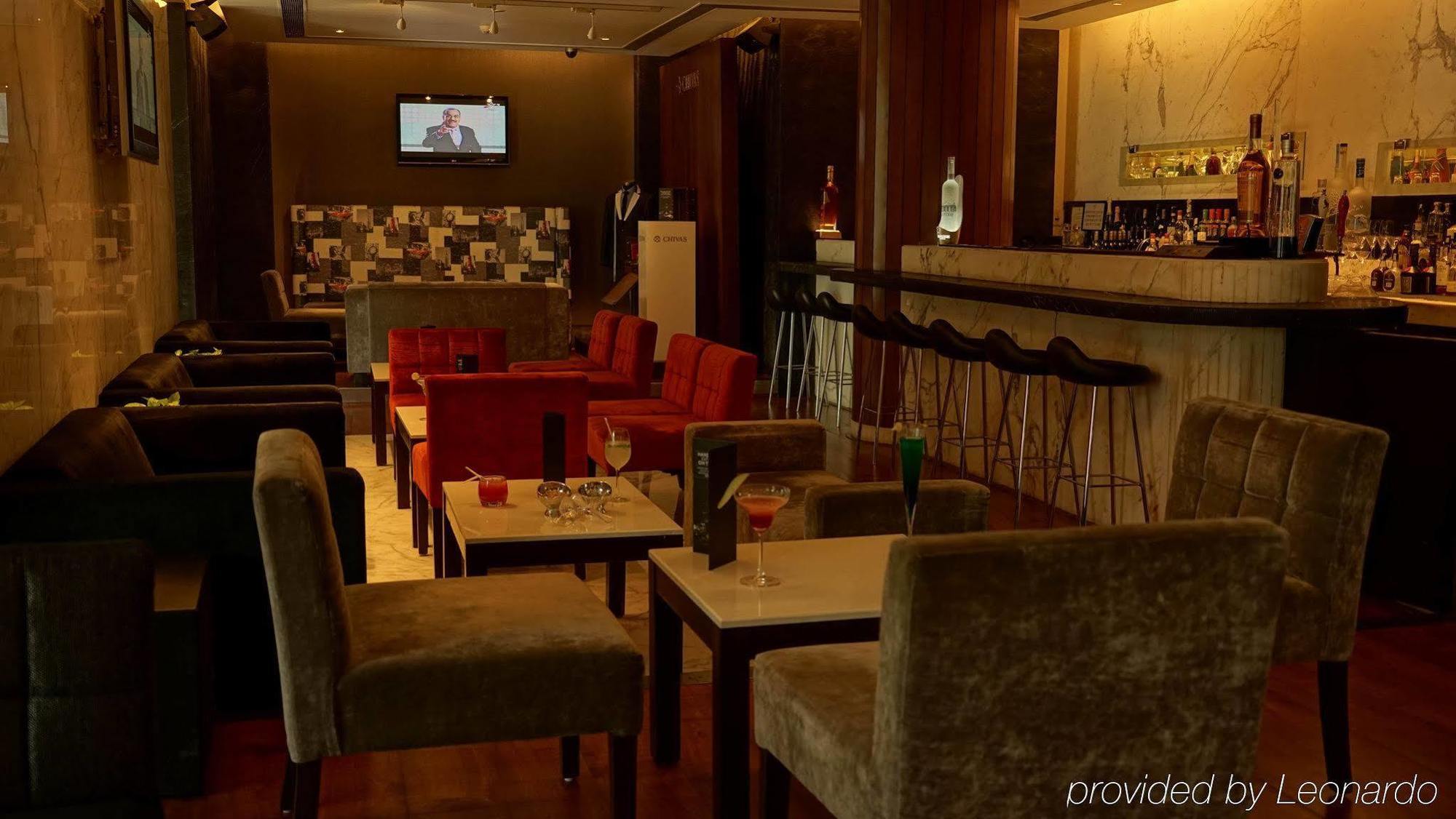 ทัชชาดิการ์ Hotel จัณฑีครห์ ภายนอก รูปภาพ The interior of the lounge