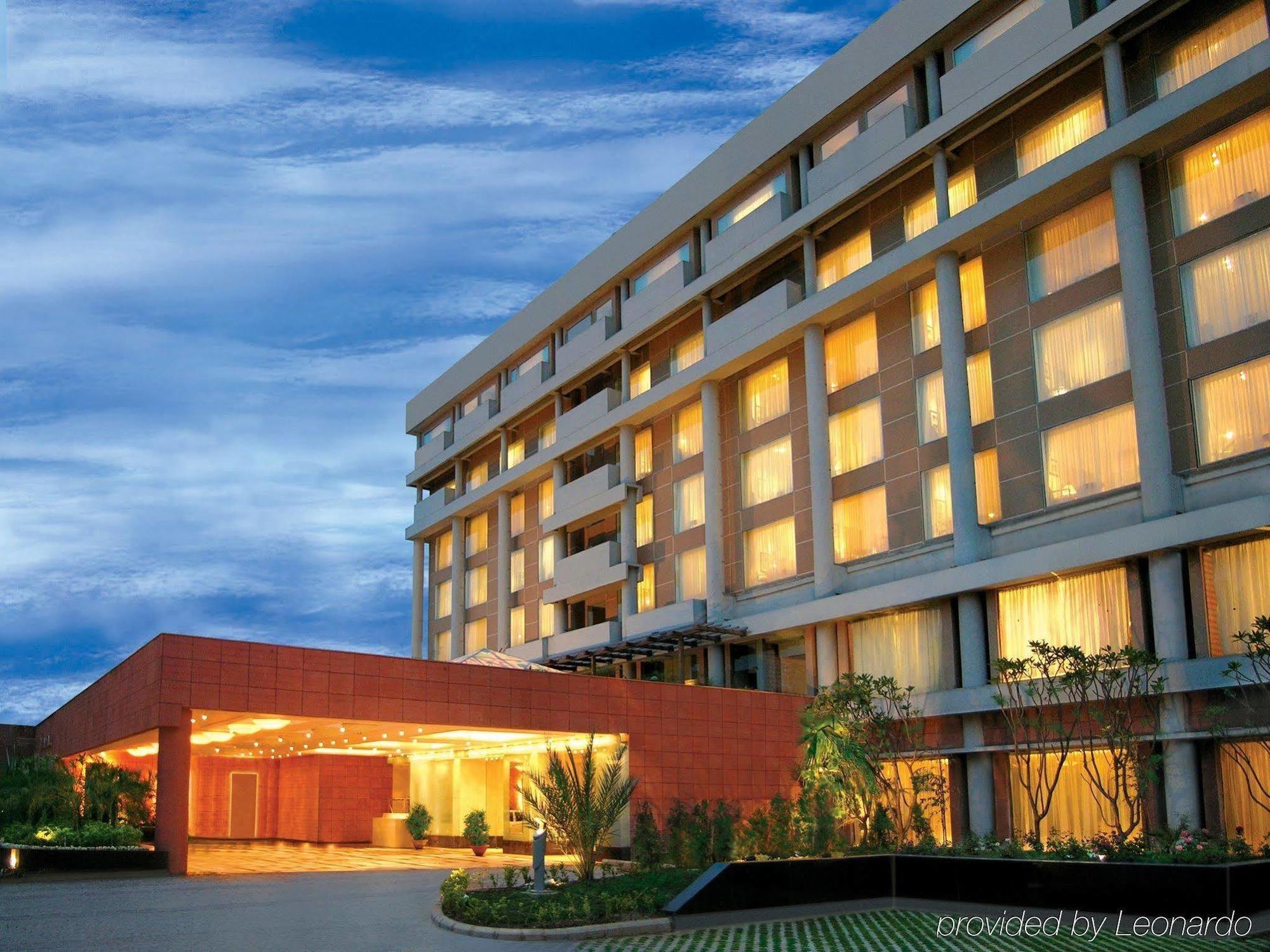 ทัชชาดิการ์ Hotel จัณฑีครห์ ภายนอก รูปภาพ The Taj Bengal
